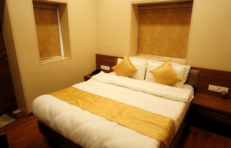 Bedroom-Of-Hotel-Balwas